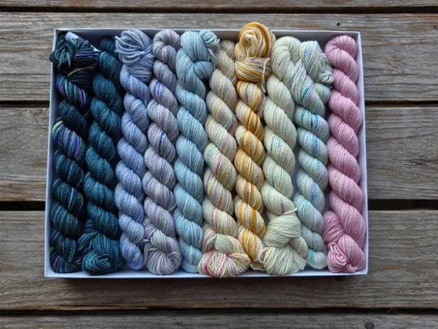 universal-yarn-mini-madejas-de-lana-de-colores
